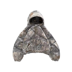 Camouflage hooded jacket with zipper and front pockets, ideal for outdoor adventures