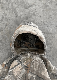 Camouflage hooded jacket with zipper, perfect for outdoor adventures and family gifts