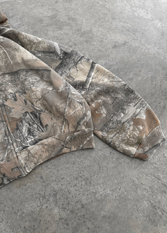 Camouflage hoodie with forest print, ideal for outdoor lovers and gift ideas