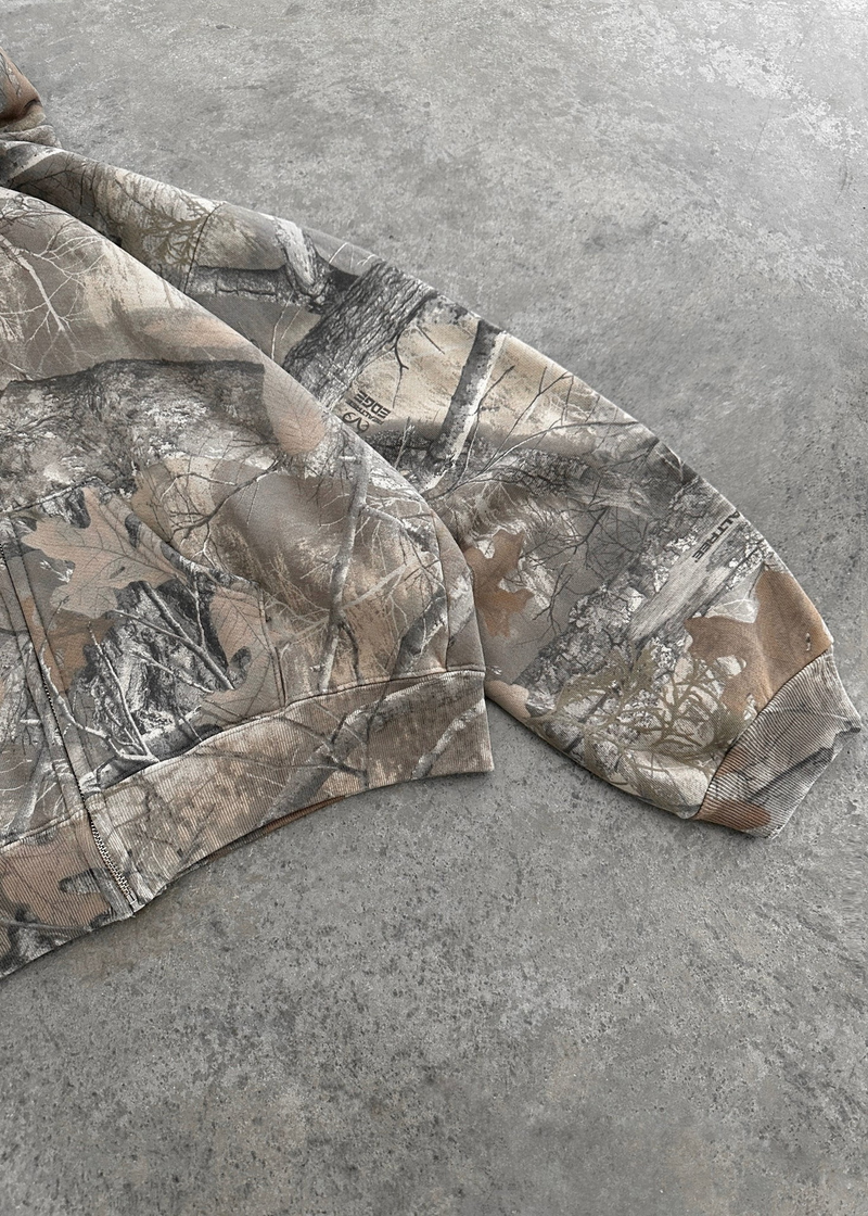 Camouflage hoodie with forest print, ideal for outdoor lovers and gift ideas
