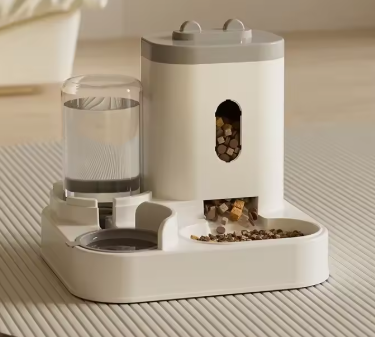 Automatic pet feeder with water dispenser and dry food compartment for cats or dogs