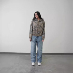 Camouflage hoodie with zipper paired with wide-leg jeans and white sneakers