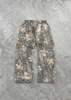 Camouflage sweatpants with leaf pattern, ideal for outdoor gifts and family wear